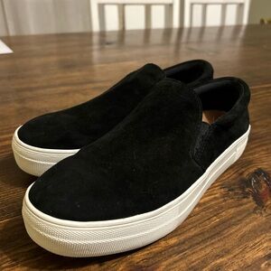 Like new black Steve Madden slip on shoes size 9.5
